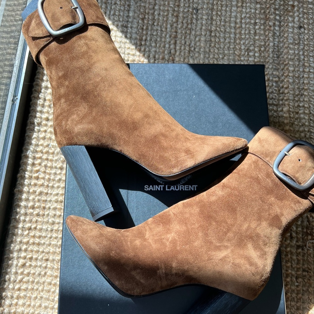 Saint Laurent brown suede boots w/ heel.